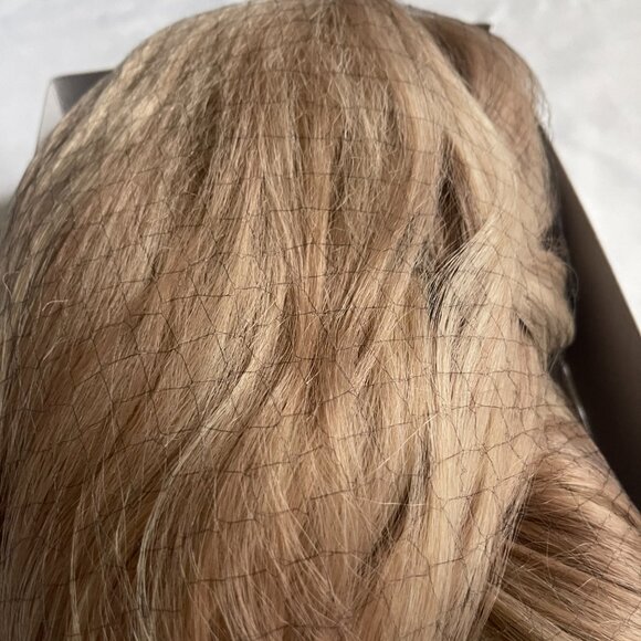 NWT Gorgeous 28" Highlight Blonde Long Wave Synthetic Wig - Picture 14 of 17